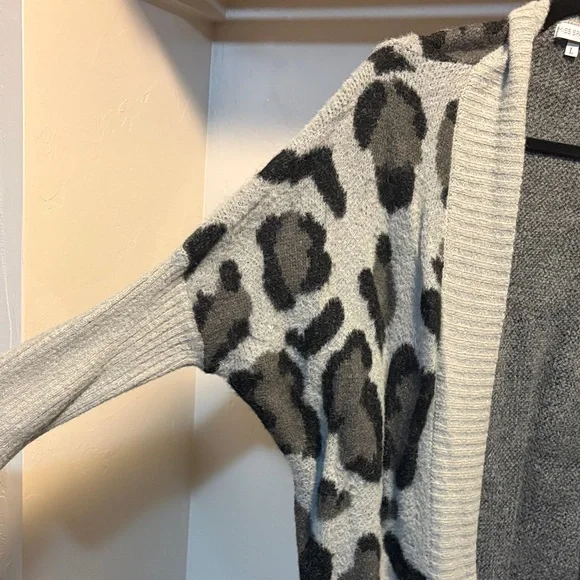 Elegant Gray Animal Print Cardigan - Picture 3 of 5